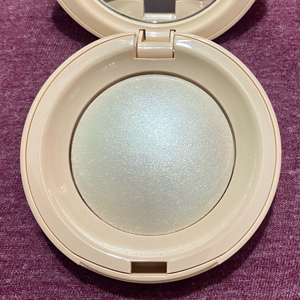 Rare Beauty Positive Light Silky Touch Highlighter Enlighten Brand New